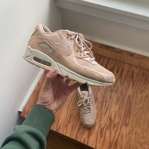 Nike Air Max - Pink - Size 8